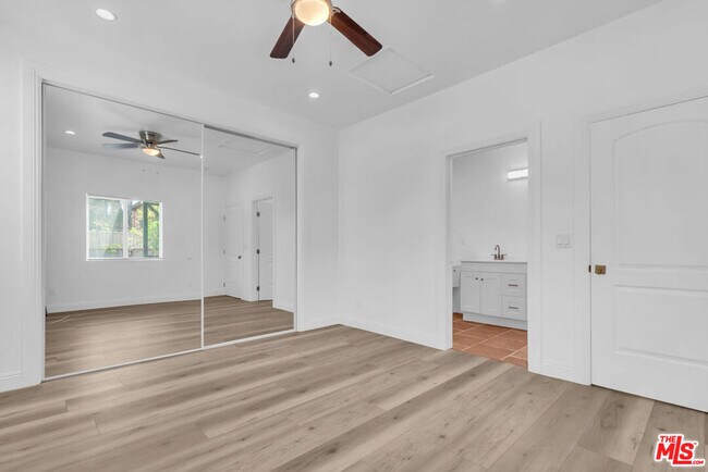 Building Photo - 261 W 43rd Pl