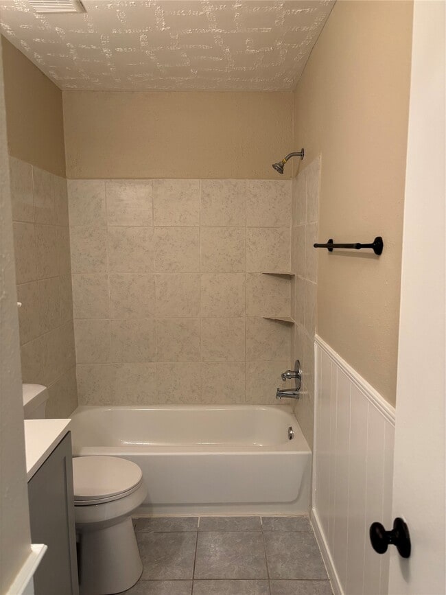 Building Photo - 1726 Oakwell Ln