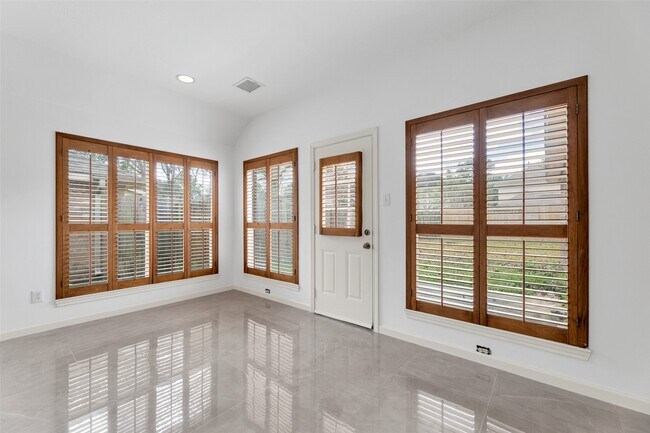 Building Photo - 24523 Rathford Ct