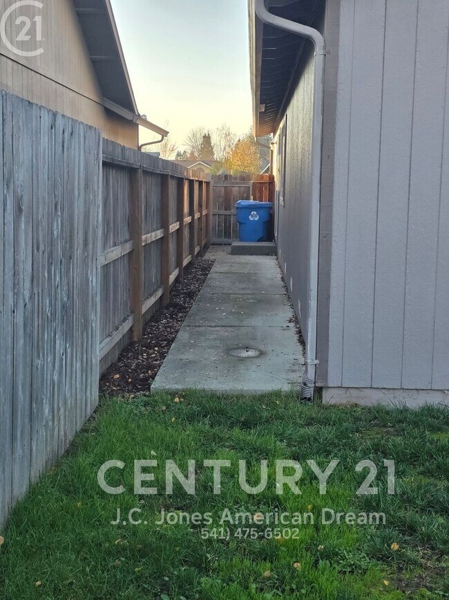 Building Photo - AR2411