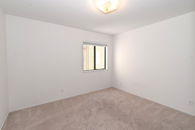 Building Photo - 333 18th Ave