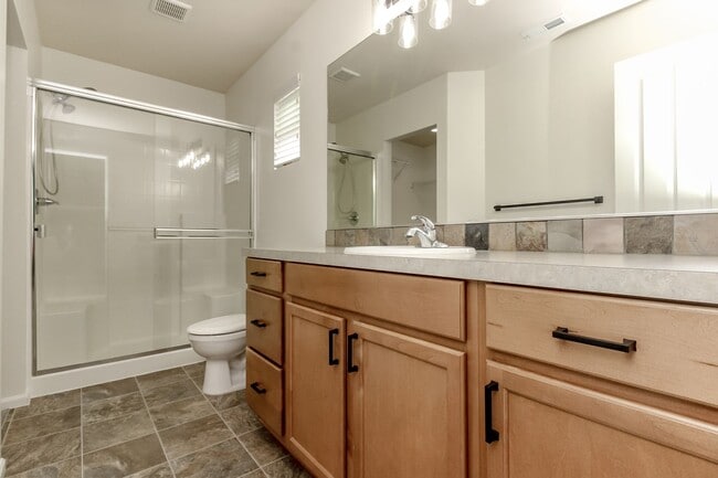 Building Photo - 3684 London Loop NE