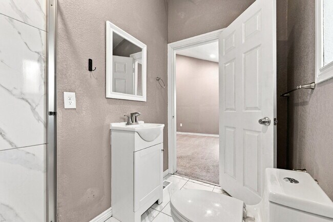 Building Photo - $2,800.95 with $300 Off the first month's rent, 3 Beds - 2 Baths, Single Family Home in Denver wi...
