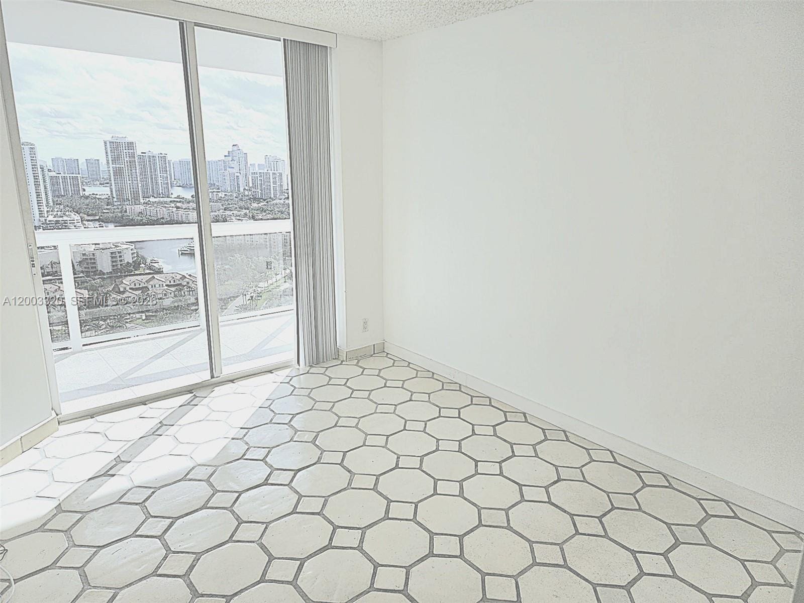 Building Photo - 20185 E Country Club Dr