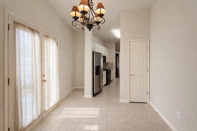 Building Photo - 5515 Davis Ln