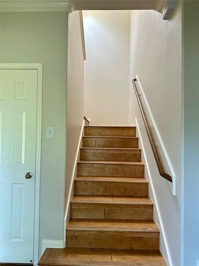 Building Photo - 13559 Fawn Lily Dr