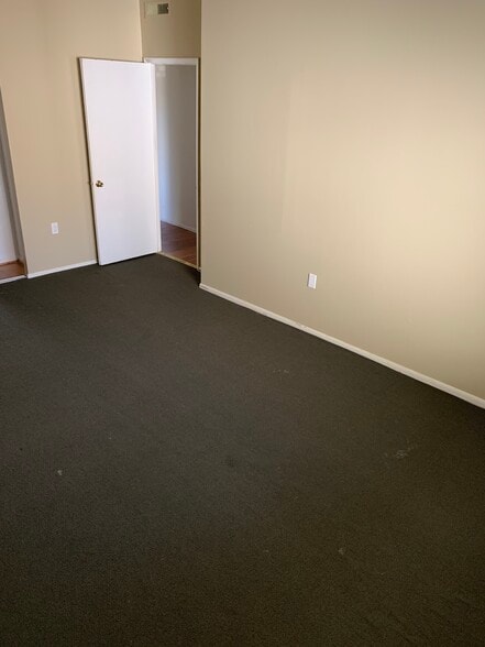 Master bedroom - 11366 Cherry Hill Rd