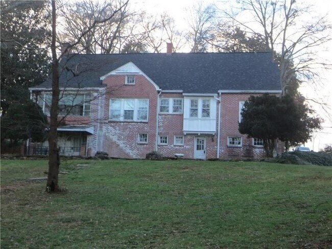 Building Photo - 598 Campbell Hill St NW