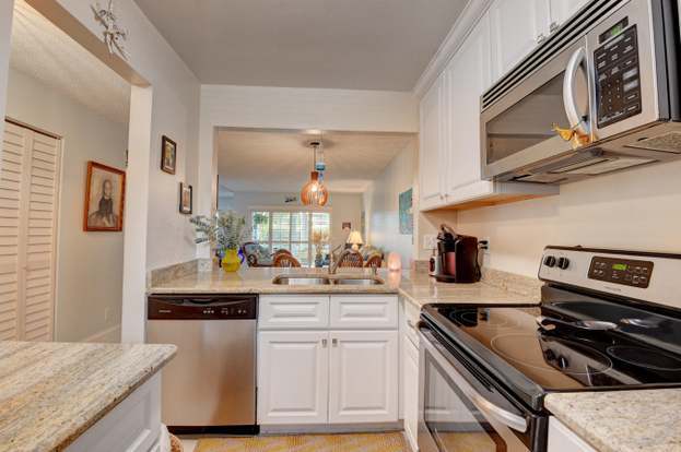 Building Photo - 207 Tropic Isle Dr