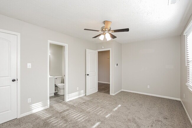 Building Photo - 6682 Dunsany Ct