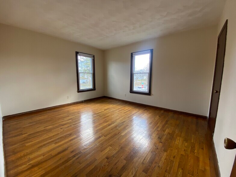 Building Photo - 302 Perry St