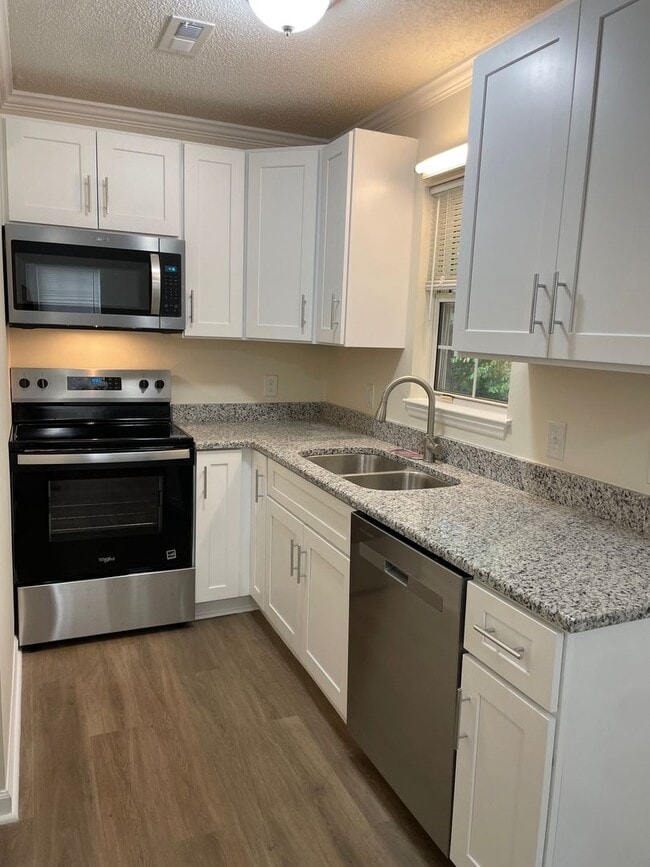 Building Photo - NEWLY RENOVATED 2 BED, 2 BATH HOME LOCATED IN ASHEBORO!