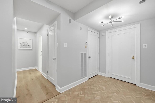 Building Photo - 4550 N Park Ave
