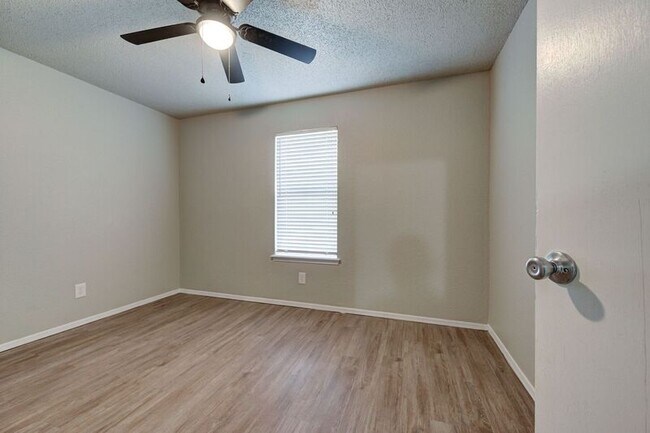 Building Photo - 313 Belmont Dr