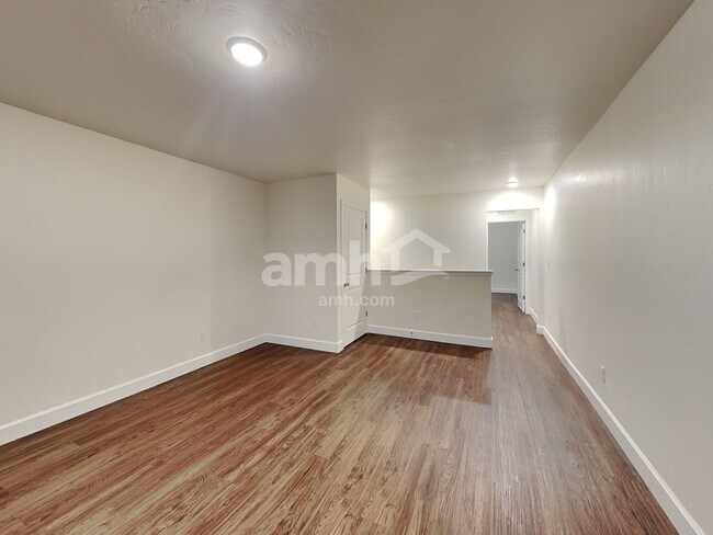 Building Photo - 3465 S Bartlett Ave