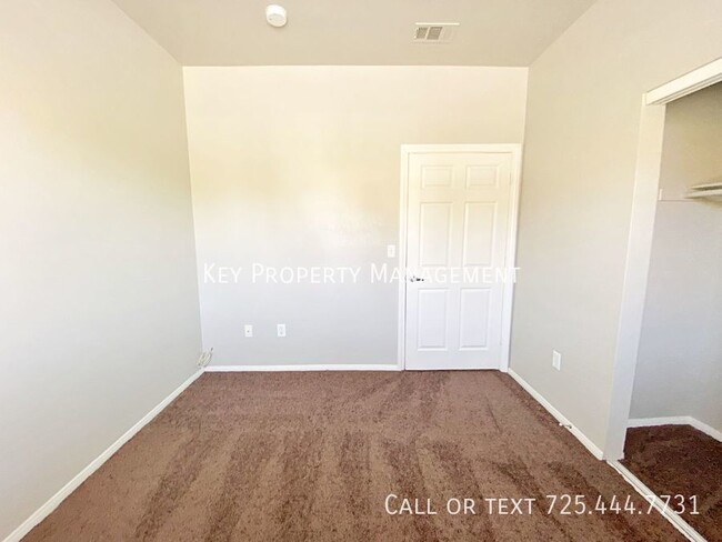 Building Photo - 3 BEDROOM 2 BATH CONDO WITH ATTACHED 2 CAR...