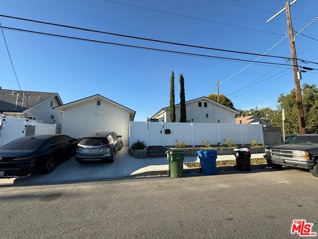 Building Photo - 10905 Olinda St