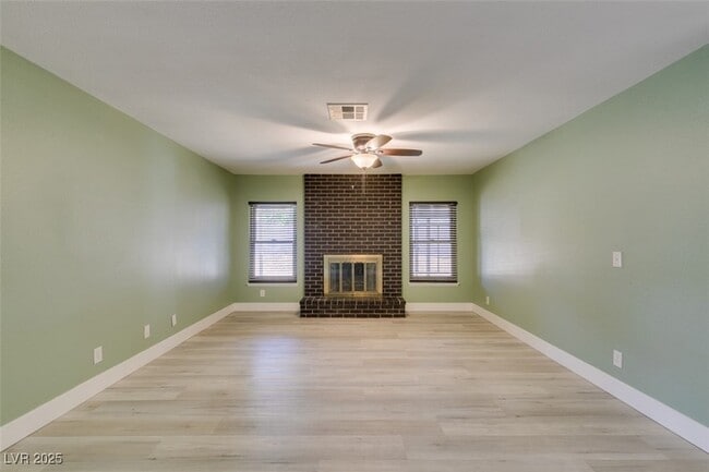 Building Photo - 605 Mosswood Dr