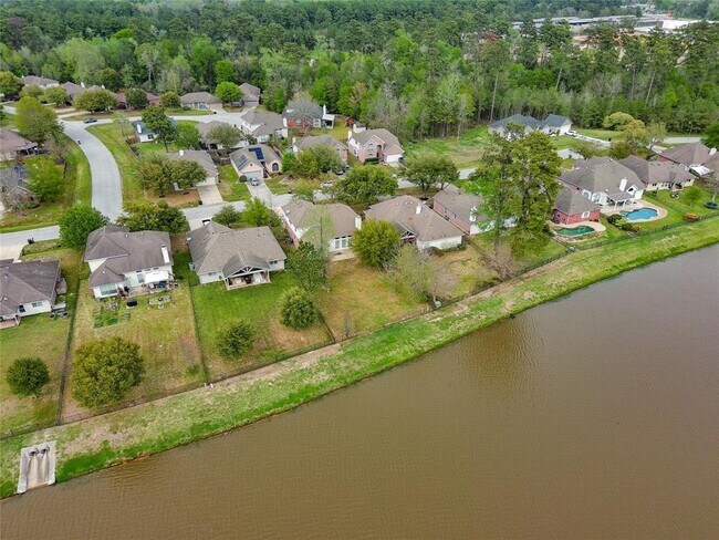 Building Photo - 9219 E Lakeside Dr