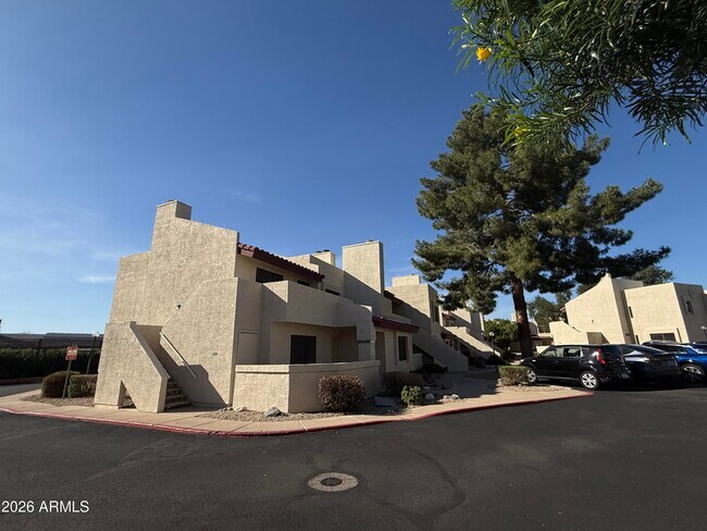 Building Photo - 2020 W Union Hills Dr