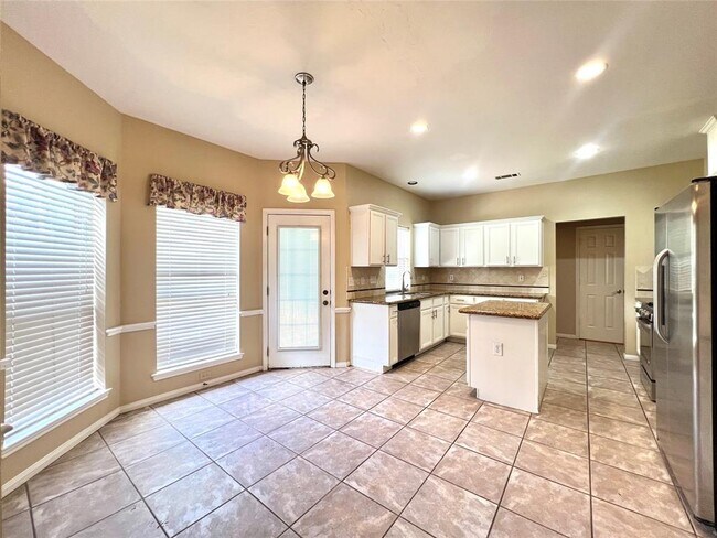 Building Photo - 22847 Red River Dr