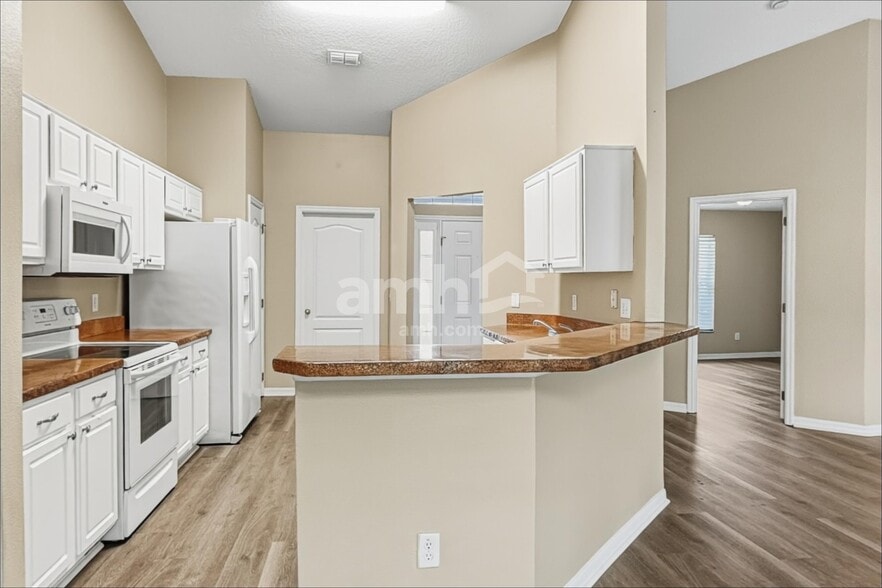 Building Photo - 660 Winding Lake Dr