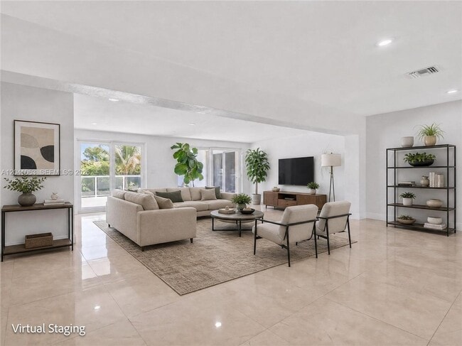 Building Photo - 16641 Royal Poinciana Dr