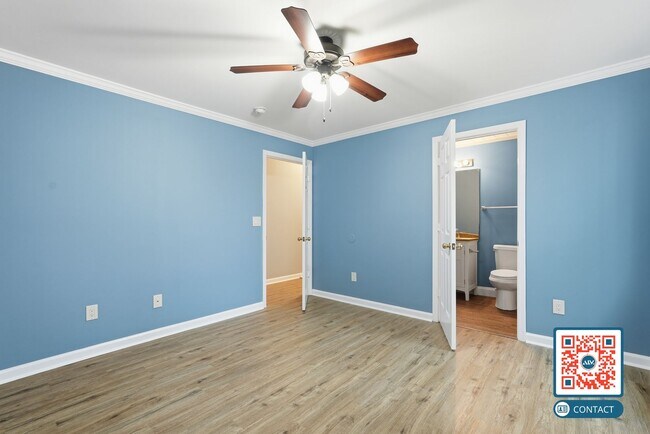 Building Photo - Beautiful Top-Floor Condo in the Heart of Bluffton