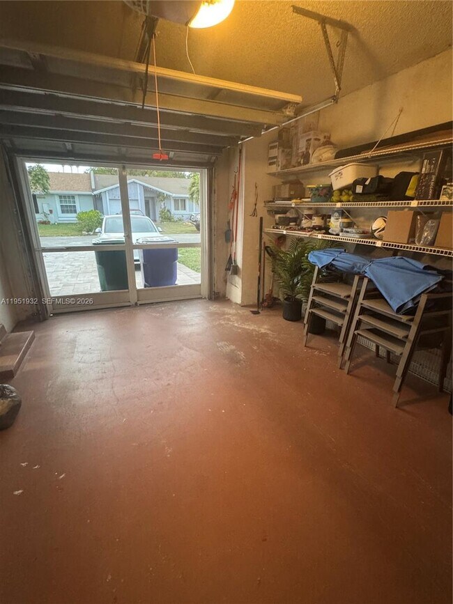 Building Photo - 5482 Lakewood Cir S