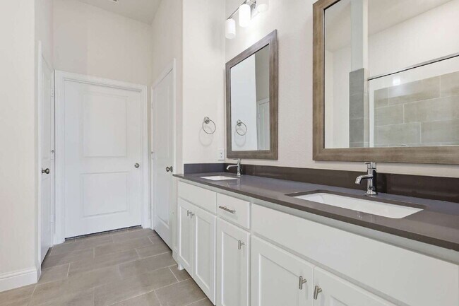 Building Photo - 1332 Square foot townhome in a beautiful community in Argyle, TX ready for lease.