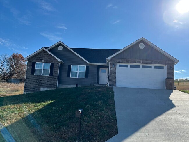 Primary Photo - Spacious 3 bed 2 bath in Labadie, MO