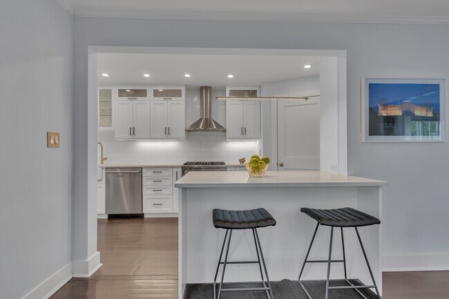 Building Photo - 42 Tanglewylde Ave