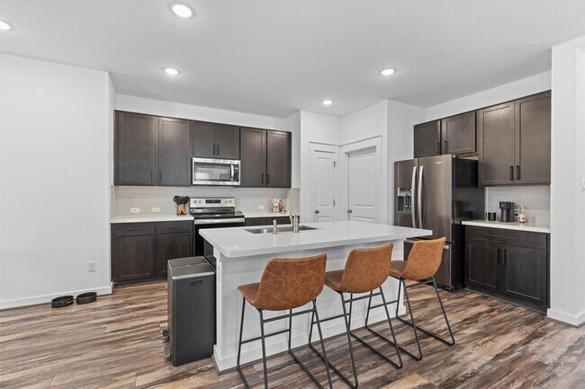 Building Photo - 522 Hendelson Ln