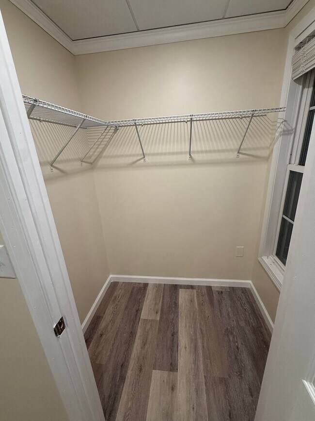 Building Photo - 1913 Dover Rd