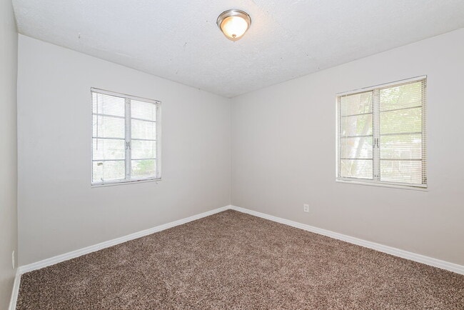 Building Photo - 3041 Detroit Cir N