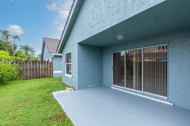 Building Photo - 12622 White Coral Dr