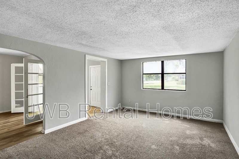 Building Photo - 2744 Broadway Ave