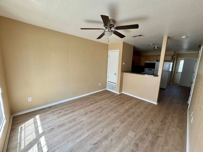 Building Photo - 4402 Jeff Scott Dr