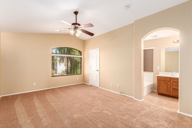Building Photo - Beautiful 4 Bedroom Home in Johnson Ranch!