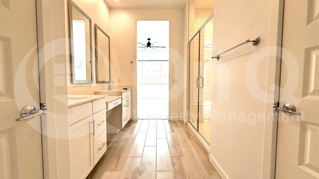 Building Photo - 9509 S 39th Dr