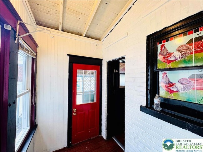 Building Photo - 637 N Penn St