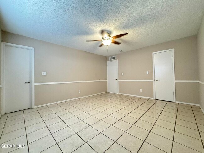 Building Photo - 701 Espolon Dr