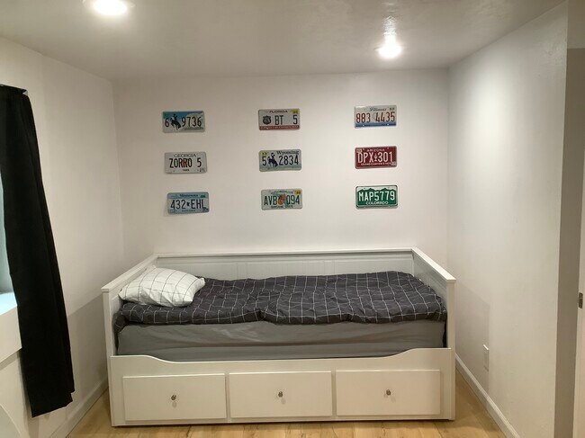 Building Photo - 1209 E Harney St