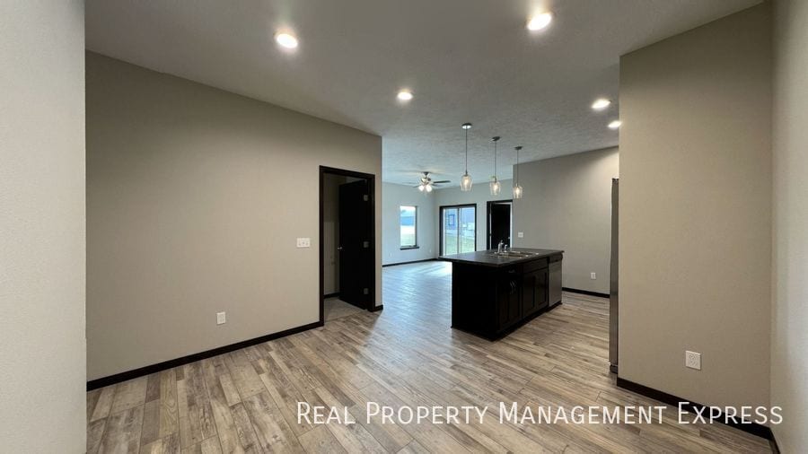 Building Photo - 3-Bed, 2-Bath Townhome: Modern, Spacious, Convenient