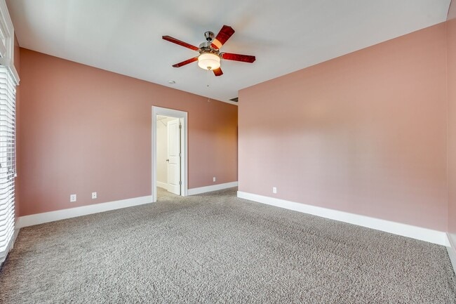 Building Photo - Gorgeous 4 bedroom 3.5 bath home in Riverwalk of Rock Hill!