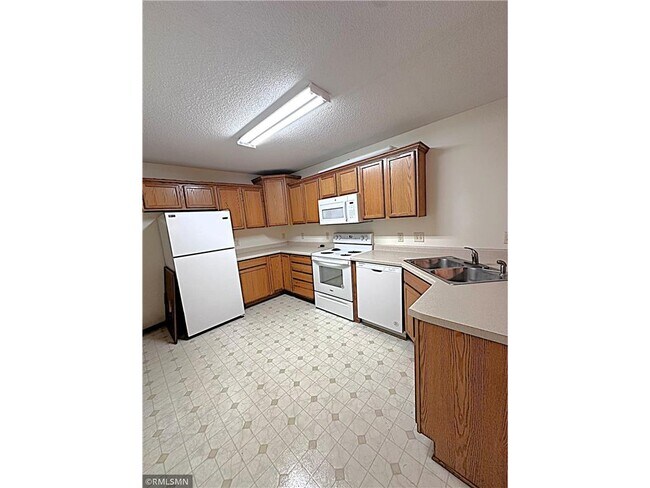 Building Photo - 1902 Aster