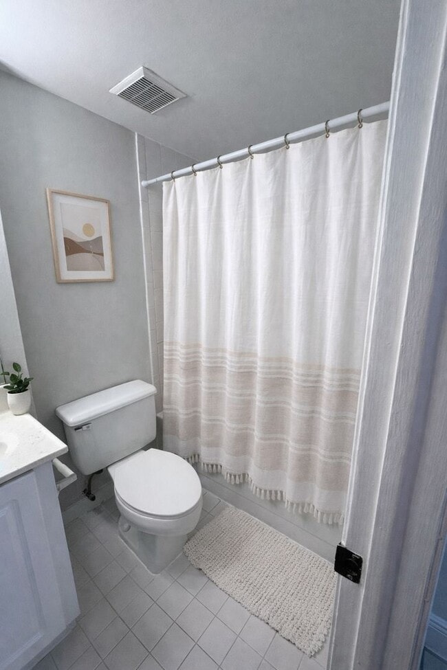 Building Photo - 3 bd/2.5 ba + Stainless Steel Appliances + 1 Car Garage + up to 3 Months Off!