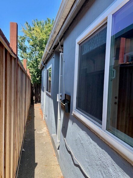 Entrance to back unit - 2639 38th Ave