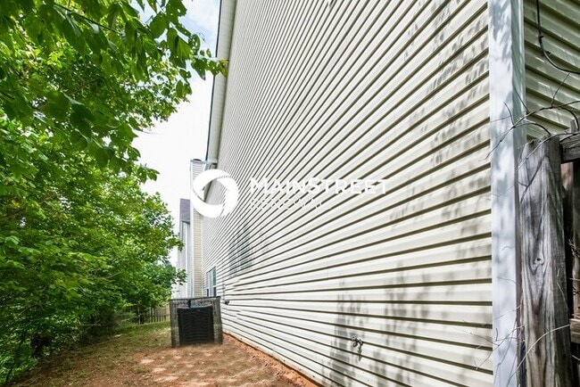 Building Photo - 3 Bedroom Pet-Friendly Home in College Park, GA with Main Street Renewal