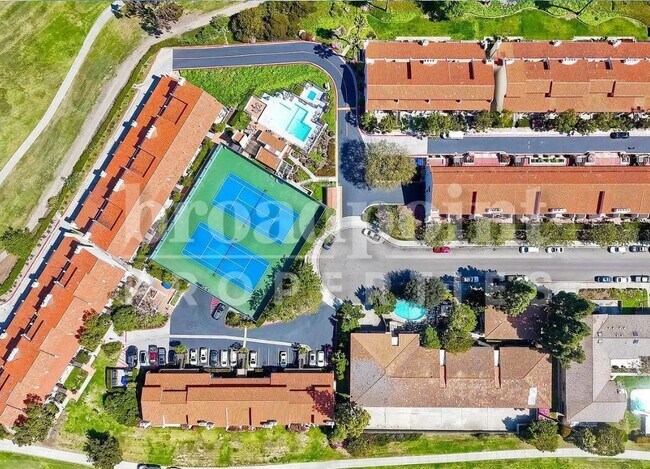 Building Photo - 2507 Navarra Dr